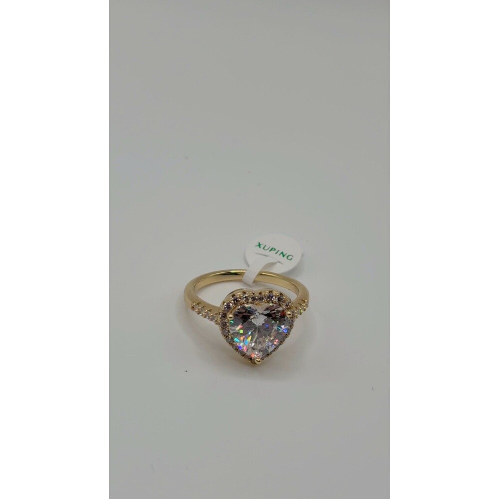 Hermosos anillos con sirconia en forma de corazón